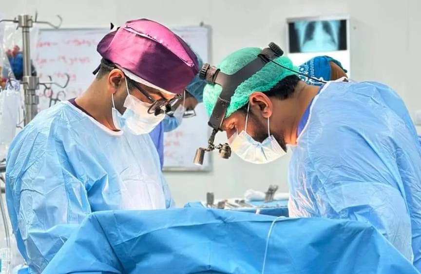 نجاح عملية قلب مفتوح معقده على يد استشاري جراحة قلب اطفال الدكتور مناف محمد خضير كانت العملية لطفل من اهالي الكوت يعاني من (رباعية فالوت)